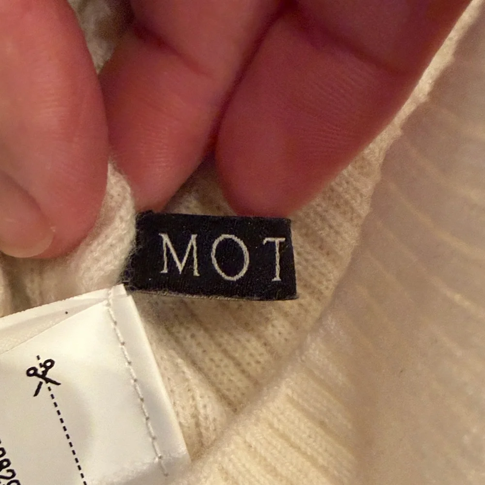 Motif Cream Ribbed Knit Mockneck Sweater Medium - C19-003